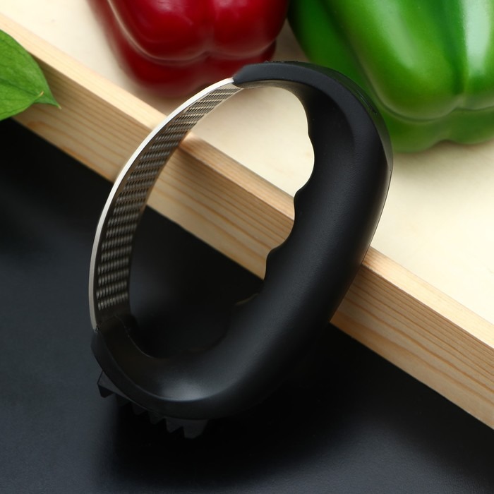 Пресс для чеснока Magistro &laquo;Велес&raquo;, 11&times;7&times;5 см, цвет чёрный