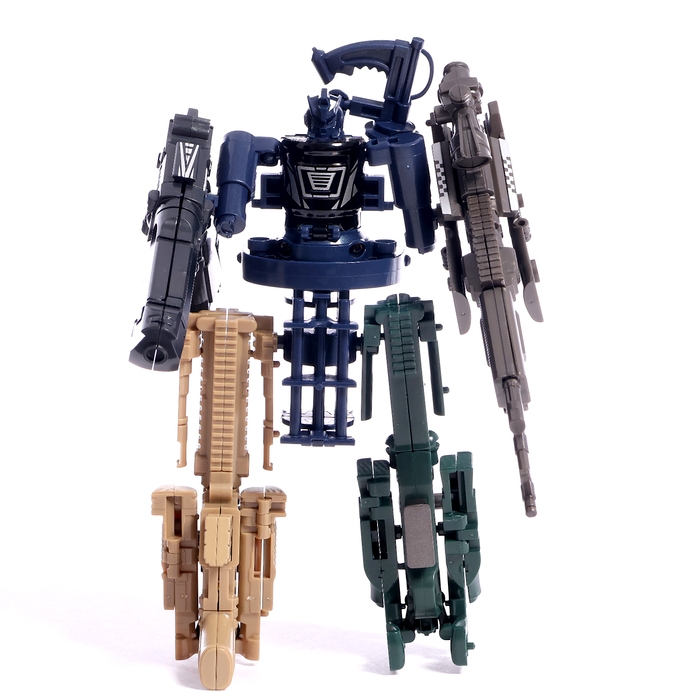Робот &laquo;Пистолет&raquo;, трансформируется, с металлическими элементами