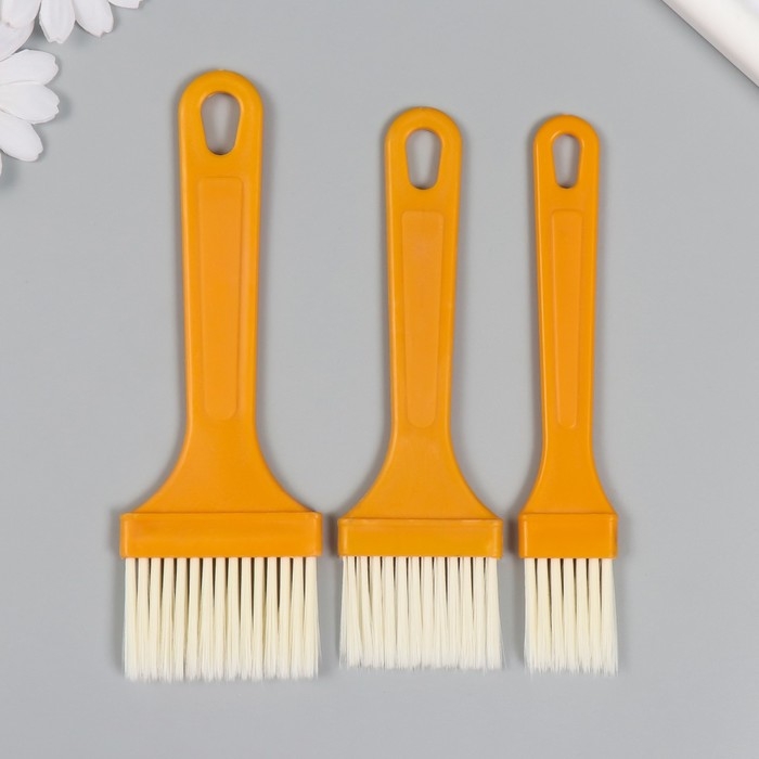 Набор кистей пластик н-р 3 шт. 18,5х9 см, 17х5 см, 14,5х2 см Набор кистей пластик н-р 3 шт. 18,5х9 см, 17х5 см, 14,5х2 см