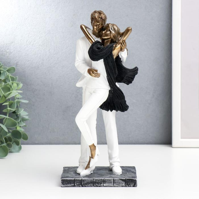 Сувенир полистоун Сувенир полистоун "Влюблённые в белой одежде, с шарфом" под бронзу 25х9х12 см