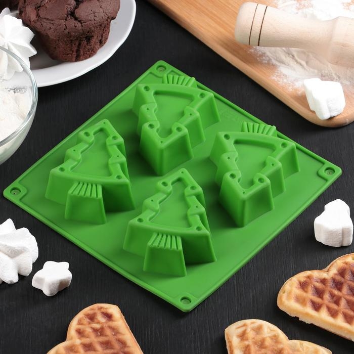 Форма для выпечки новогодняя Доляна &laquo;Новый год. Ёлочки&raquo;, силикон, 18&times;18 см, 4 ячейки, цвет зелёный