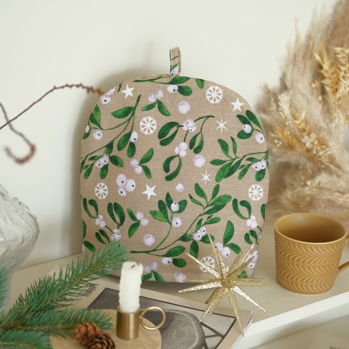 Новый год.Грелка на чайник Доляна Frosty berries 28х28 см, 100% хл, рогожка 164 г/м2