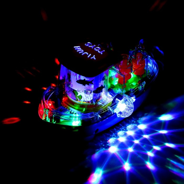 Катер &laquo;Морячок&raquo; работает от батареек, свет