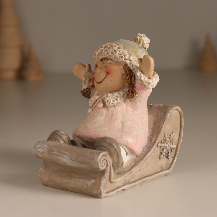 Сувенир полистоун "Малышка в санках, летит с горки" розовый 9х7,8х9 см