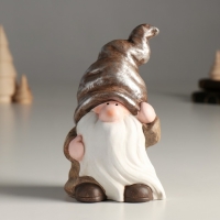 Сувенир керамика "Гномик задумался" беж и корица 9,7х8х16,2 см Сувенир керамика "Гномик задумался" беж и корица 9,7х8х16,2 см