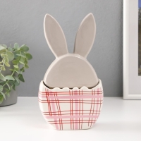 Шкатулка керамика "Зайка в яйце в клеточку, с цветком" серо-красный 11,8х7,2х20,8 см Шкатулка керамика "Зайка в яйце в клеточку, с цветком" серо-красный 11,8х7,2х20,8 см