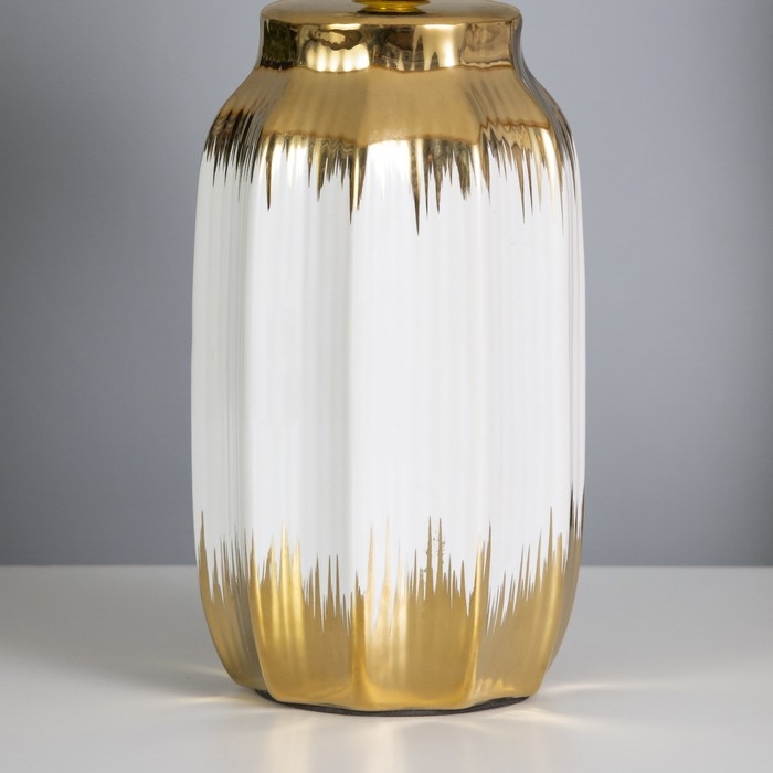 Лампа настольная Лампа настольная "Мартина" 1х40Вт Е14 белый/золото 24х24х40см