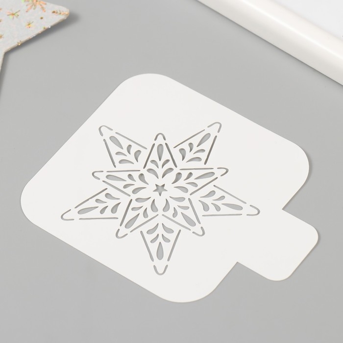 Трафарет пластиковый "Новогодняя звезда", размер 9х9 см