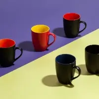 Кружка Bright Tulip, матовая, черная с красным Кружка Bright Tulip, матовая, черная с красным