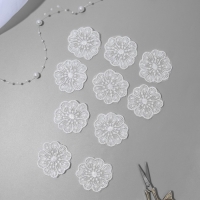 Вязаные элементы &laquo;Цветки&raquo;, 4,5 &times; 4,5 см, 10 шт, цвет белый/хамелеон