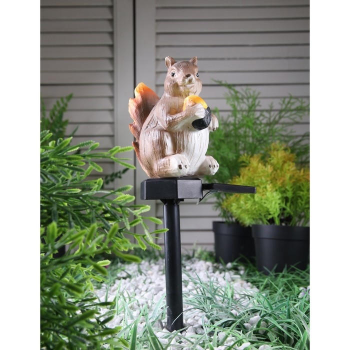 Садовый светильник на солнечной батарее &laquo;Белочка с орешком&raquo;, 41 см, 1 LED, свечение тёплое белое