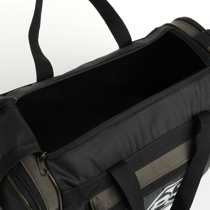 Сумка спортивная мужская на молнии, 3 наружных кармана, средний размер, цвет чёрный/зелёный