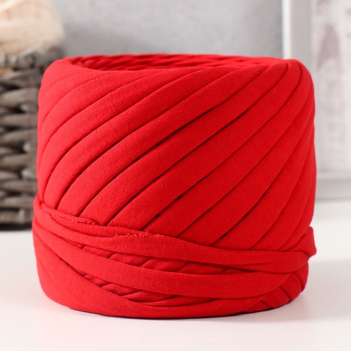 Лицевая трикотажная пряжа 200&plusmn;10 г (Кармин)