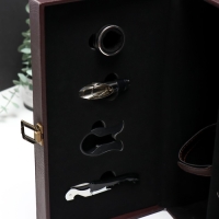 Шкатулка дерево, кожзам для 2 бутылок "Стёганная клетка" 4 предмета 34,5х19,5х12 см Шкатулка дерево, кожзам для 2 бутылок "Стёганная клетка" 4 предмета 34,5х19,5х12 см