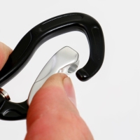 Карабин с защелкой и вертлюгом, 7х3 см, 200 кг, жёлтый Карабин с защелкой и вертлюгом, 7х3 см, 200 кг, жёлтый