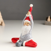 Сувенир полистоун "Дед Мороз - йог. Растяжка и расслабление" МИКС 9х15х18 см
