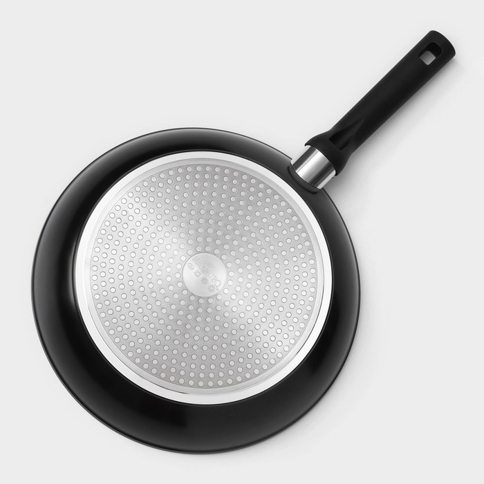 Сковорода Magistro Warrior, d=28 см, h=5,3 см, ручка soft-touch, антипригарное покрытие, индукция, цвет чёрный Сковорода Magistro Warrior, d=28 см, h=5,3 см, ручка soft-touch, антипригарное покрытие, индукция, цвет чёрный