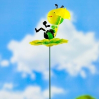 Штекер "Букашка с зонтиком" 9х13см, длина 60см Штекер "Букашка с зонтиком" 9х13см, длина 60см