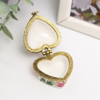 Шкатулка керамика сердце "Розовые розы" 4,2х4,7х3 см Шкатулка керамика сердце "Розовые розы" 4,2х4,7х3 см