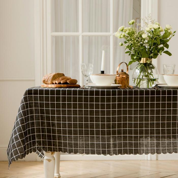 Скатерть Доляна "Клетка"цв.черный 145х145&plusmn;3см,100%пэ, рогожка 130 гр/м