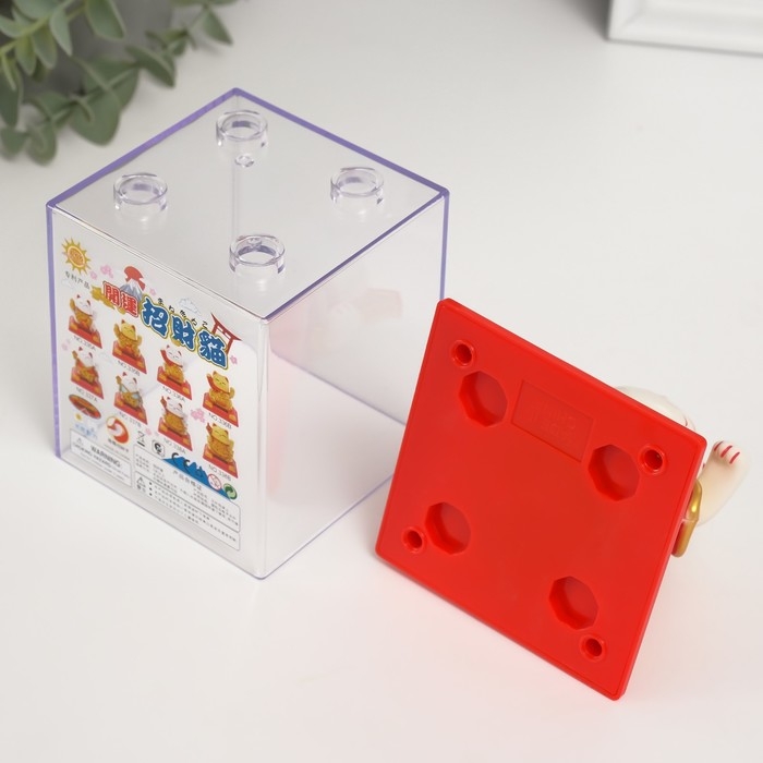 Маятник пластик Маятник пластик "Белый Манэки-нэко в красном халате" 8х8х8,2 см