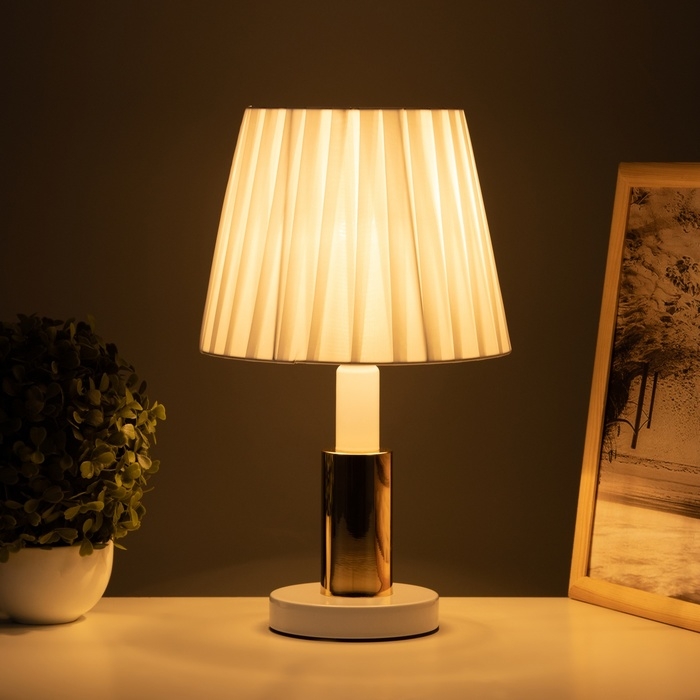 Лампа настольная Лампа настольная "Лида" 1х40Вт Е27 белый/золото 21х21х36см