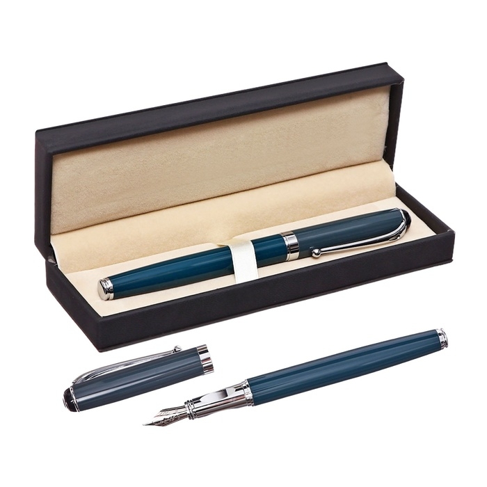 Ручка подарочная перьевая в кожзам футляре Классика корпус зеленый/серебро Ручка подарочная перьевая в кожзам футляре Классика корпус зеленый/серебро