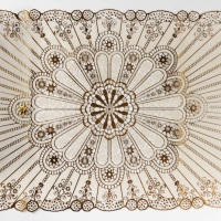 Салфетка сервировочная на стол &laquo;Лучи&raquo;, ажурная, 84&times;40 см, ПВХ, цвет золотой