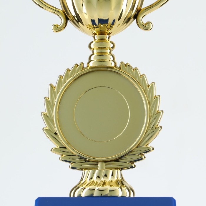 Кубок 057, наградная фигура, золото, подставка пластик, 14 х 6,5 х 6,3 см. Кубок 057, наградная фигура, золото, подставка пластик, 14 х 6,5 х 6,3 см.