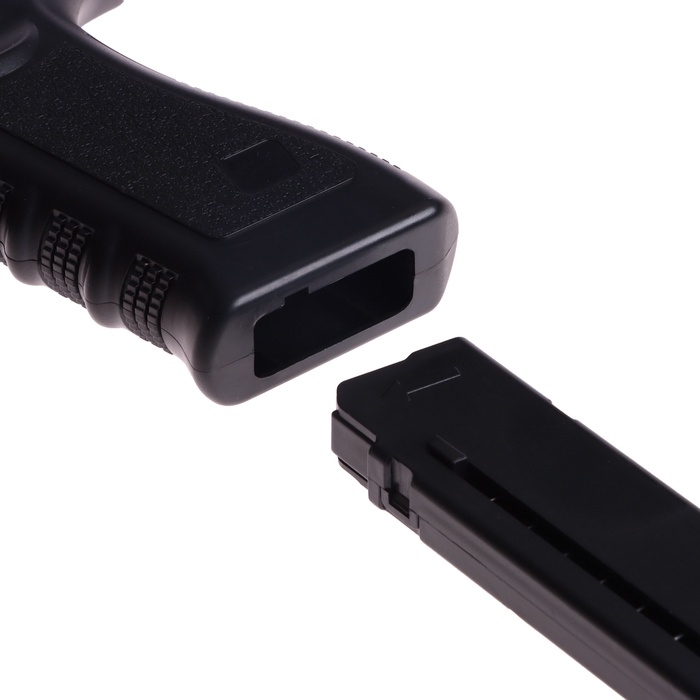 Пистолет &laquo;Глок&raquo;, мягкие пули и вылетающие гильзы, автоматическая перезарядка