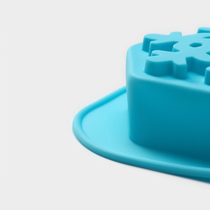 Форма для выпечки новогодняя Доляна «Новый год. Снежинка», силикон, 26,5×18,5 см, 6 ячеек, цвет голубой Форма для выпечки новогодняя Доляна «Новый год. Снежинка», силикон, 26,5×18,5 см, 6 ячеек, цвет голубой