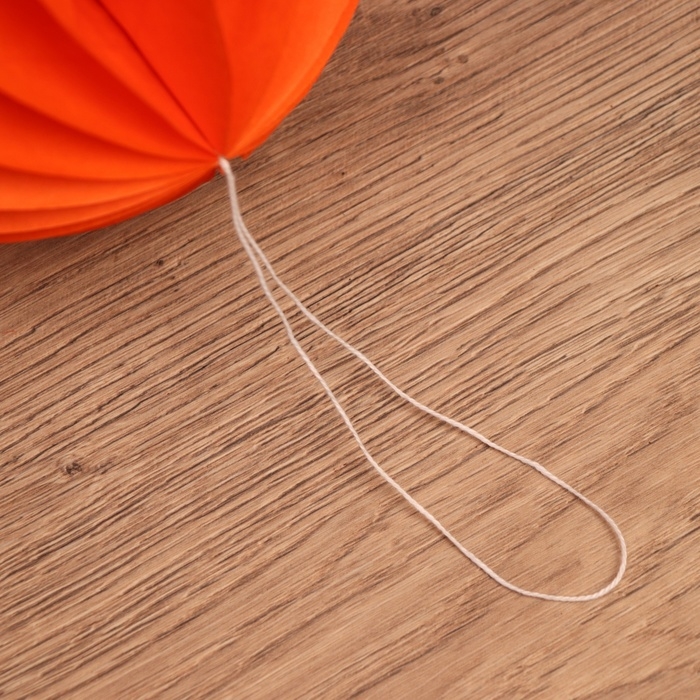 Шар бумажный декоративный, диаметр 30 см, цв. оранжевый Шар бумажный декоративный, диаметр 30 см, цв. оранжевый