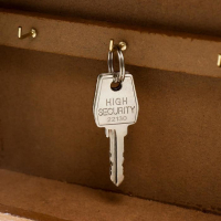 Ключница дерево 6 крючков "Дом со ставнями-сердечками" 29,5х22,5х6 см Ключница дерево 6 крючков "Дом со ставнями-сердечками" 29,5х22,5х6 см