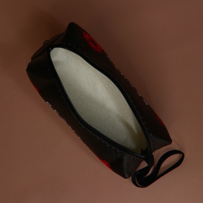 Косметичка «Поцелуй», искусственная кожа, 9x15x5,5 Косметичка «Поцелуй», искусственная кожа, 9x15x5,5