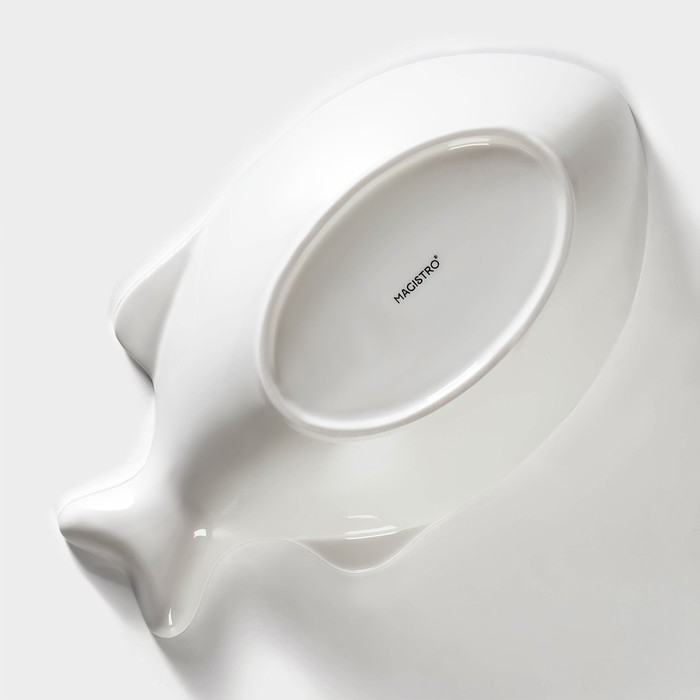 Салатник фарфоровый Magistro &laquo;Рыбка&raquo;, 2 л, 31&times;17&times;10,5 см, цвет белый