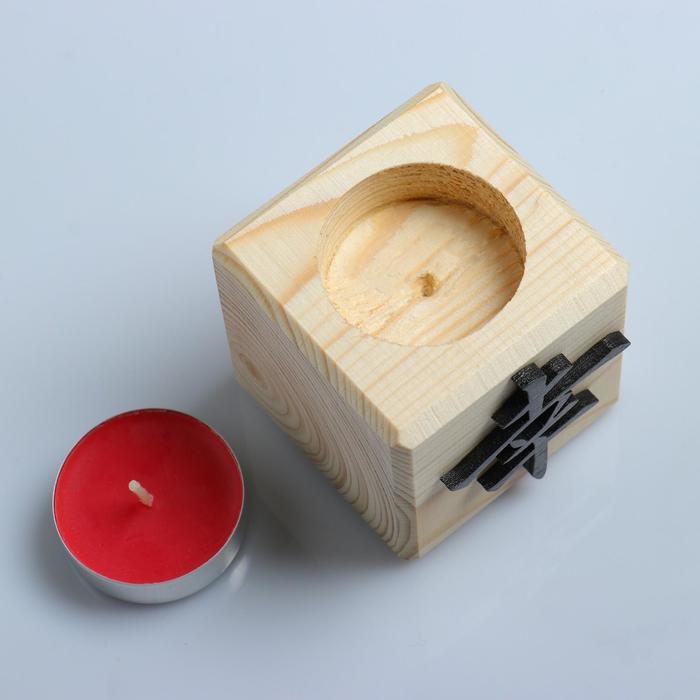 Свеча в деревянном подсвечнике Свеча в деревянном подсвечнике "Куб, Иероглифы. Удача", 6х6х6 см, аромат вишни
