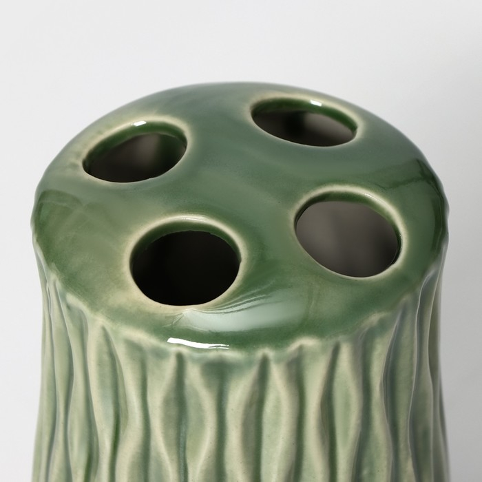 Набор аксессуаров для ванной комнаты Доляна &laquo;Волны&raquo;, 4 предмета (дозатор 340 мл, мыльница, 2 стакана 330 мл), цвет зелёный