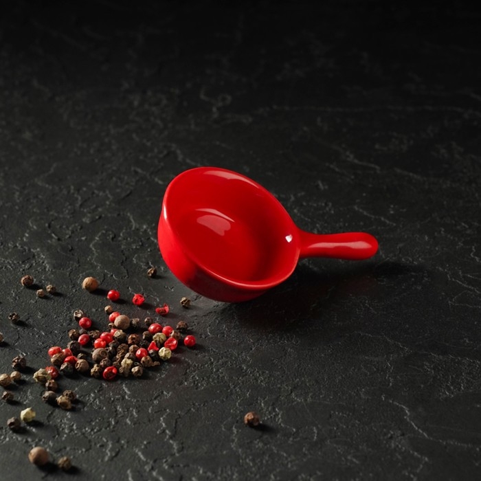 Соусник керамический с ручкой Доляна &laquo;Классика&raquo;, 30 мл, 10&times;6 см, цвет красный