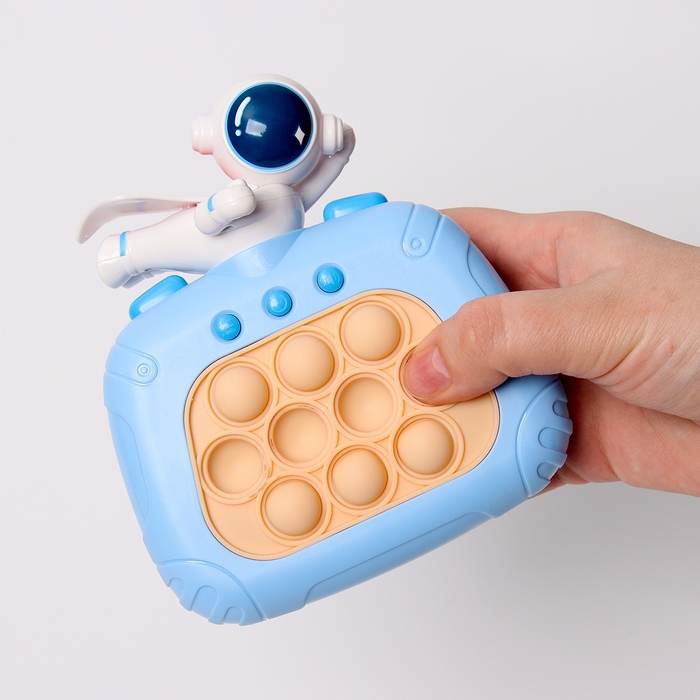 Развивающая игрушка «Космонавт», свет, звук, виды МИКС Развивающая игрушка «Космонавт», свет, звук, виды МИКС