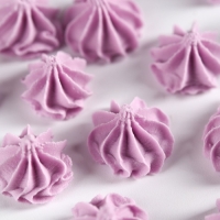 Безе сахарные сиреневые KONFINETTA для декора капкейков, торта, куличей и напитков, 30 г. Безе сахарные сиреневые KONFINETTA для декора капкейков, торта, куличей и напитков, 30 г.