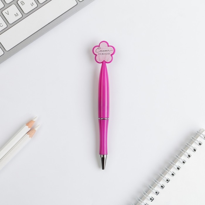 Ручка «8 Марта»,пластик, с цветок, на подложке-ваза Ручка «8 Марта»,пластик, с цветок, на подложке-ваза