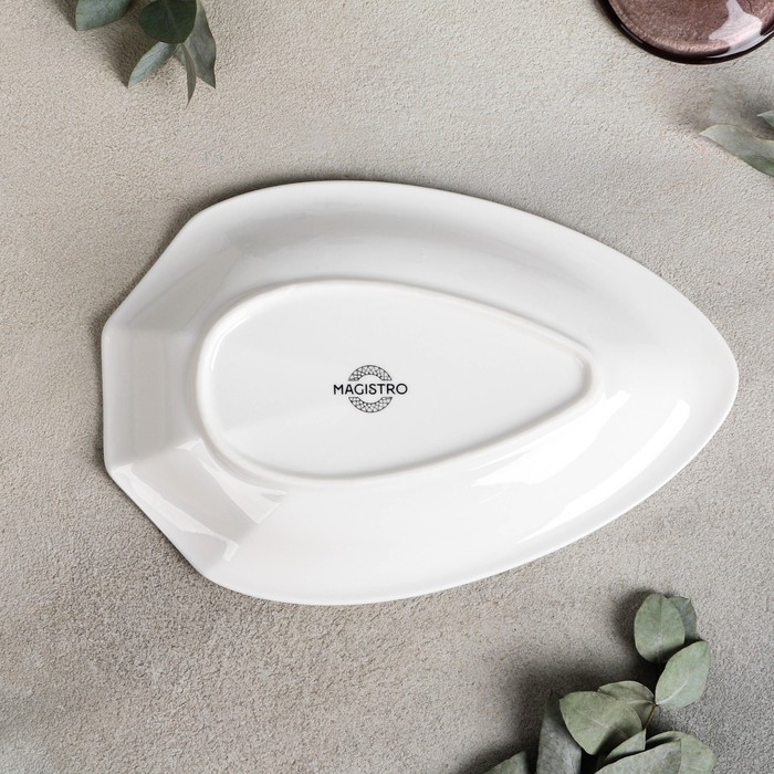 Блюдо фарфоровое для подачи Magistro «Изобилие», 22,5 см, фарфор, цвет белый Блюдо фарфоровое для подачи Magistro «Изобилие», 22,5 см, фарфор, цвет белый