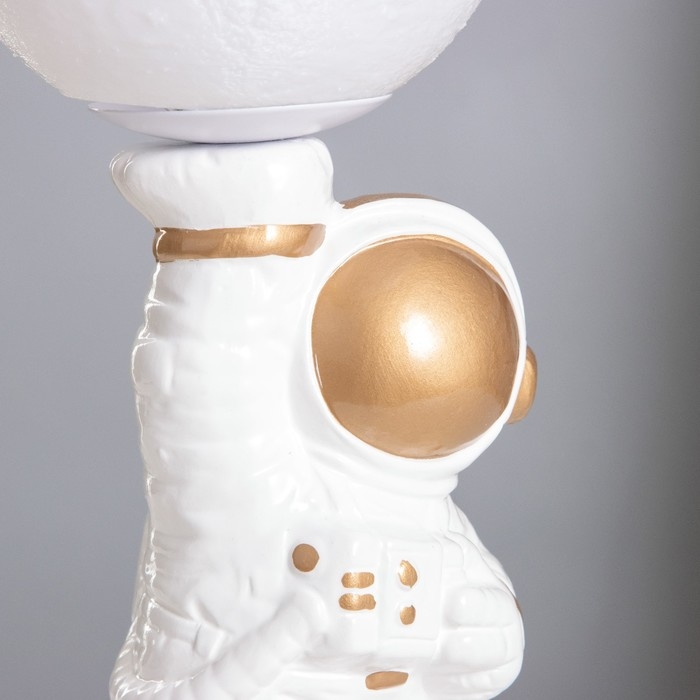 Лампа настольная Лампа настольная "Космонавт с луной" 1х40Вт Е14 белый/золото 12,5х12,5х33см