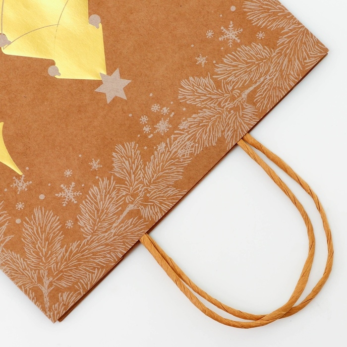 Пакет крафт с золотым тиснением, круглая ручка, "Рожденственский лес" 33 х 25 х 12 см, 120 г   10574