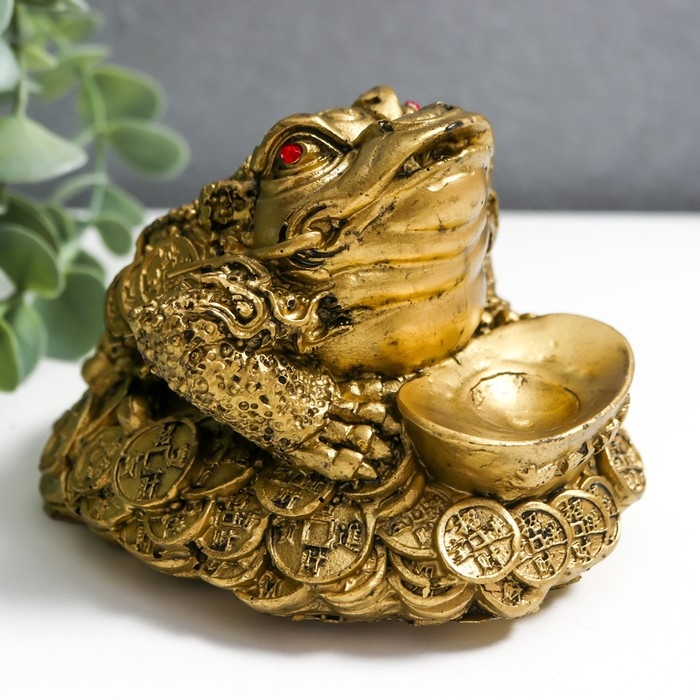 Нэцке полистоун под бронзу Нэцке полистоун под бронзу "Денежная жаба на монетах и золотых слитках" 7,5х9х11 см