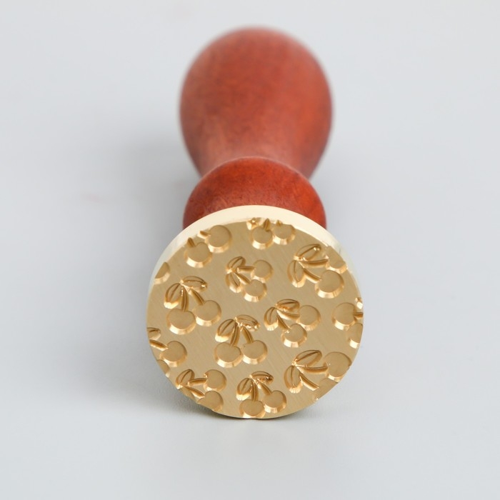 Печать для сургуча с деревянной ручкой Печать для сургуча с деревянной ручкой "Вишня" 9х2,5х2,5 см