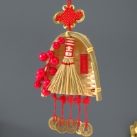 Подвеска "Талисман. Веник на совке с 5-ю монетками и узлом счастья" 10х30 см Подвеска "Талисман. Веник на совке с 5-ю монетками и узлом счастья" 10х30 см