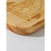 Доска разделочная авторская Adelica &laquo;Мама заменит всех, но никто не заменит её&raquo;, 34,5&times;17,5&times;2,5 см, цельный массив кедра, цвет молочный