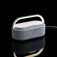 Колонка с часами и беспроводной зарядкой Veske ver.2, серая Колонка с часами и беспроводной зарядкой Veske ver.2, серая