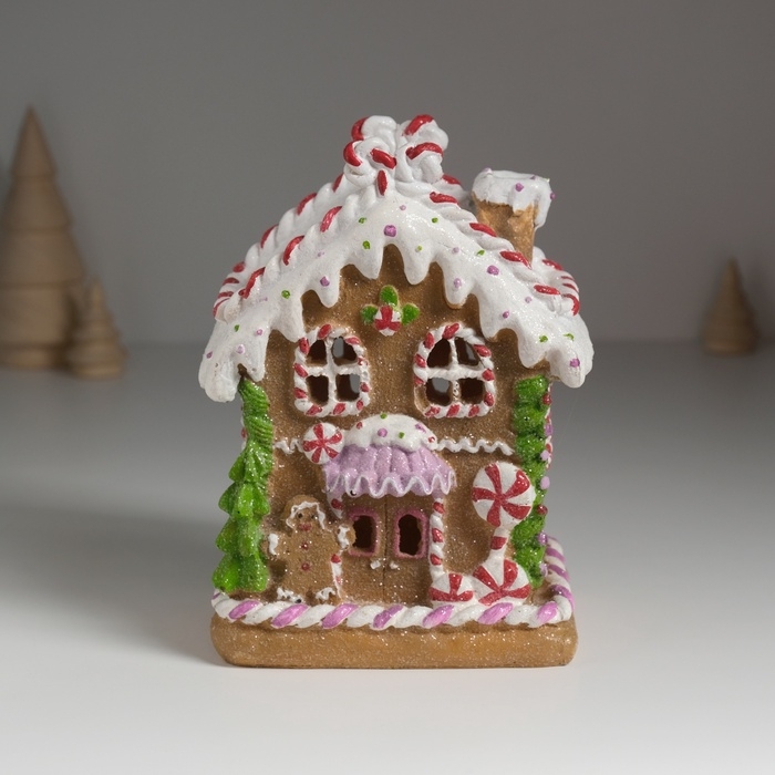 Сувенир полистоун свет Сувенир полистоун свет "Пряничный домик с ёлкой, пряничкой и леденцами" 12,5х9,5х17 см